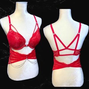 NEW La SENZA Lace Bra & Gemstone Garter Belt Lingerie Set